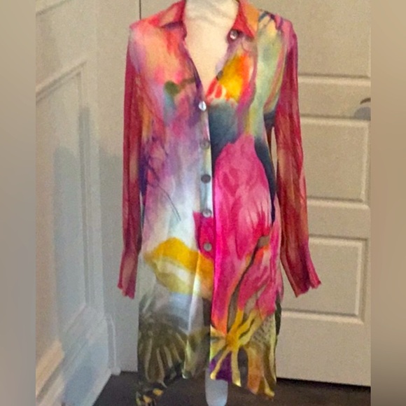 SOLD 🌷🌸Floral abstract top🌸🌷 - Picture 3 of 3